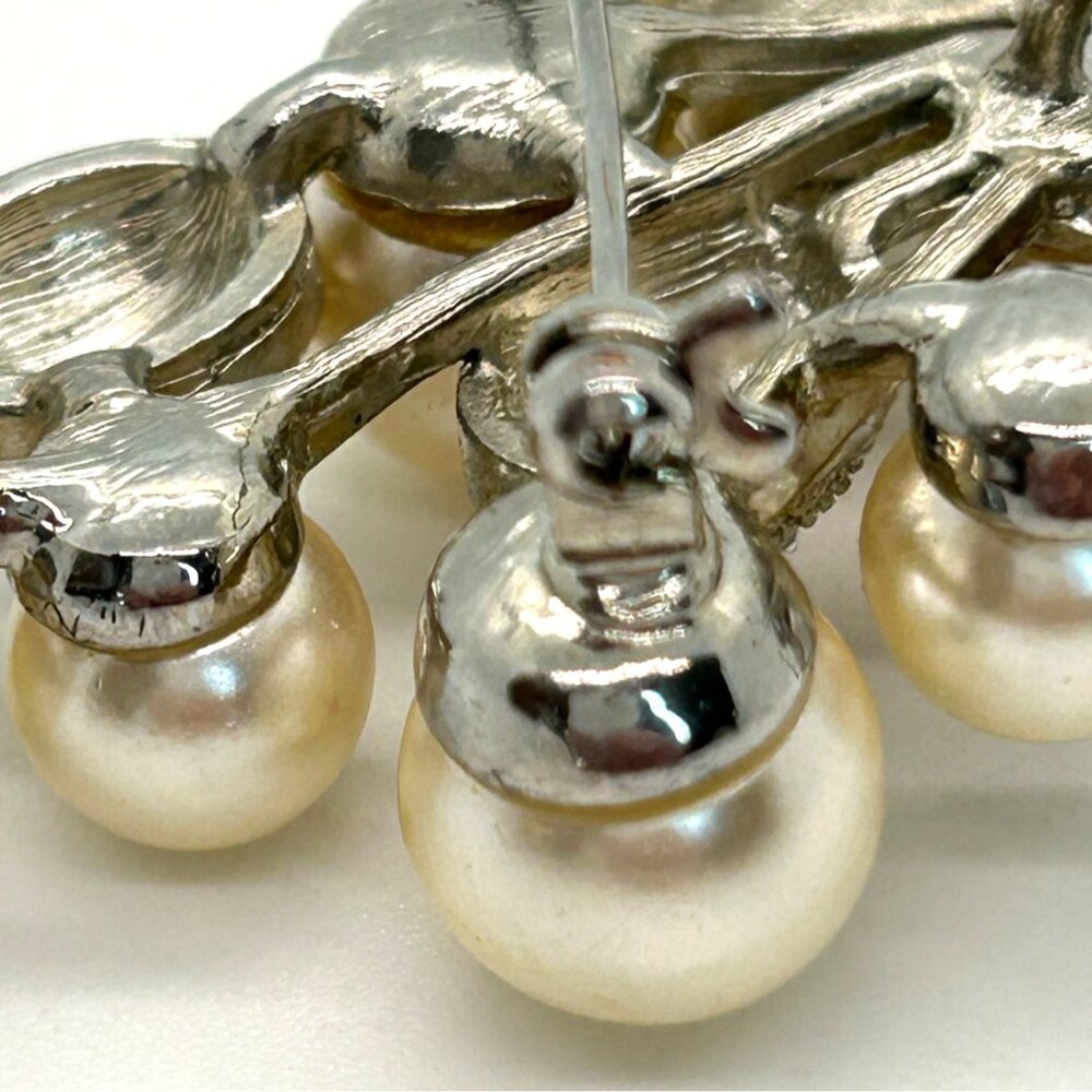 Vintage Faux Pearl Brooch Statement Silver-tone Balloon Bouquet with Bow 2.5 In - Picture 11 of 16